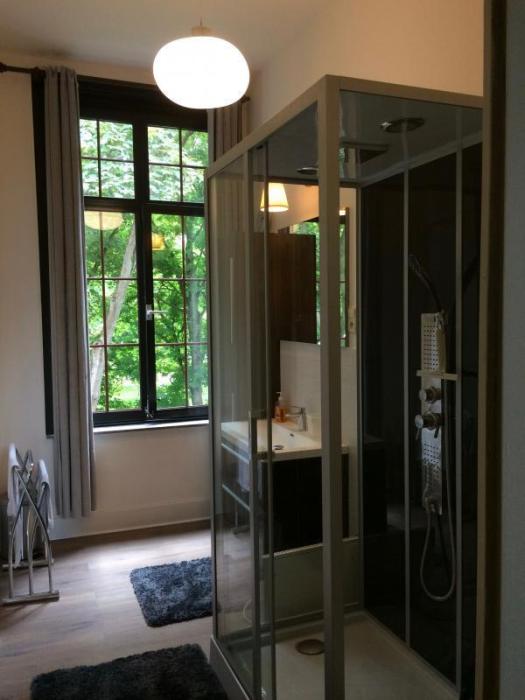 Room in owner's house 15 m² in Brussels center