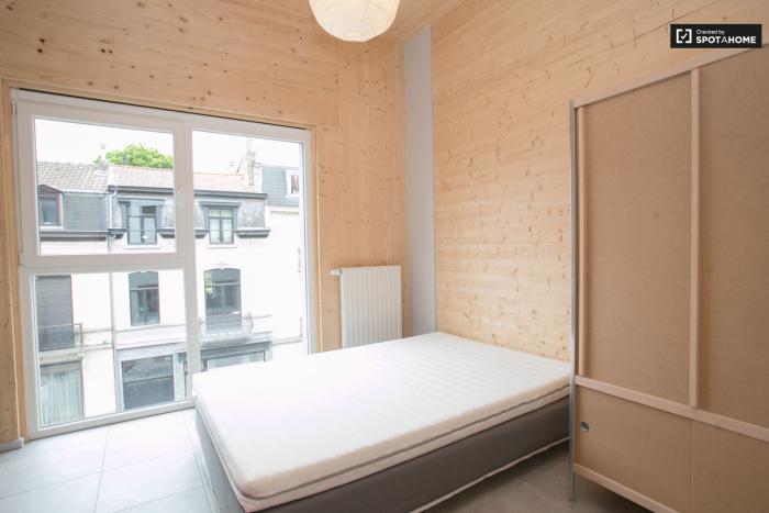 Kot 13 m² in Brussel Elsene : kerkhof