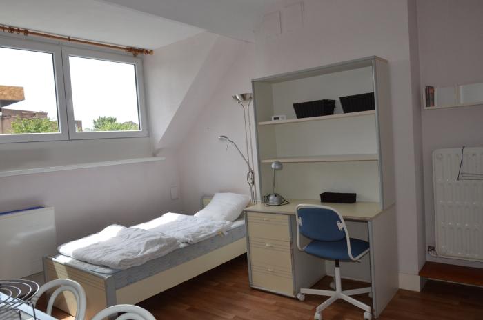 Room in owner's house 16 m² in Brussels Uccle