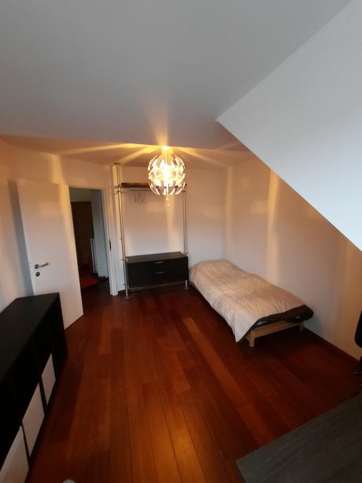 Room in owner's house 14 m² in Brussels Kraainem / Wezembeek