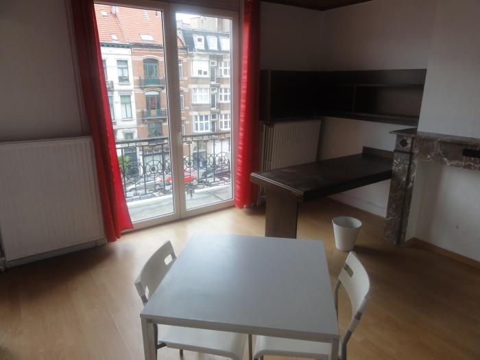 Studio 26 m² in Brussel Elsene : kerkhof