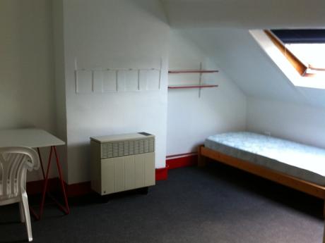 Kot bij bewoner 13 m² in Brussel Elsene : kerkhof