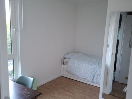 Room in owner's house 10 m² in Brussels Kraainem / Wezembeek