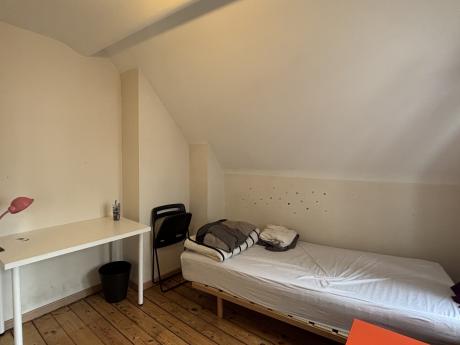 合租房 12 m² 在 Brussels Ixelles : Pte Namur / Flagey