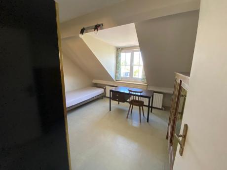 Room in owner's house 13 m² in Brussels Kraainem / Wezembeek