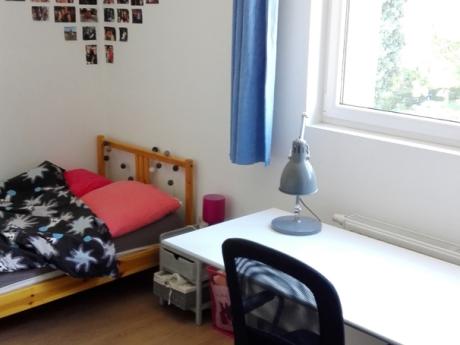 Room in owner's house 12 m² in Brussels Kraainem / Wezembeek