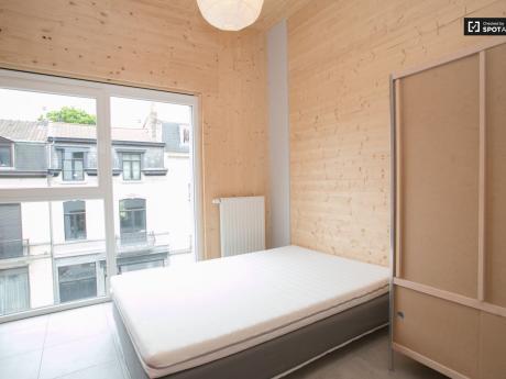 Kot 13 m² in Brussel Elsene : kerkhof