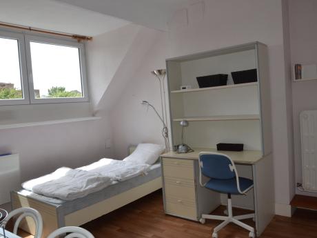 Room in owner's house 16 m² in Brussels Uccle